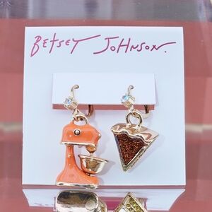 Betsey Johnson Pumpkin Pie Mixer Mismatched Earrings Fall Autumn Thanksgiving